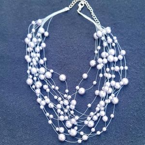 Adjustable length pearlescent necklace